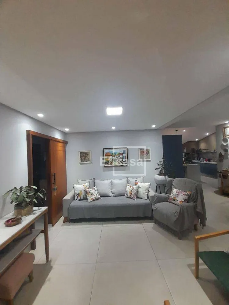 Casa, 3 quartos, 250 m² - Foto 1