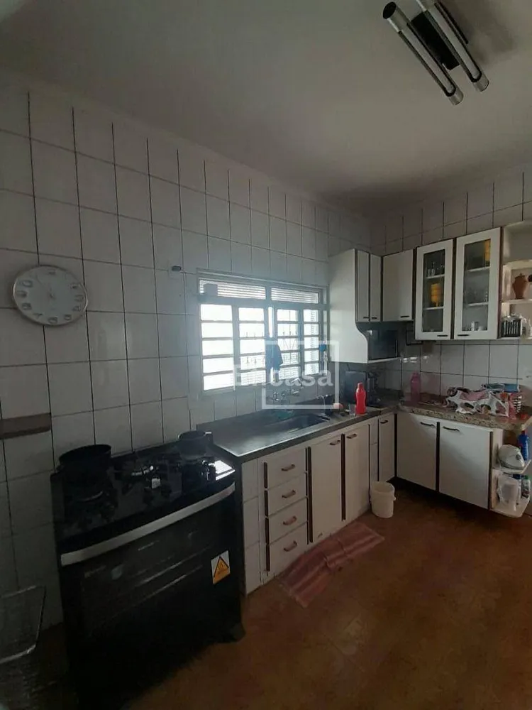Casa, 3 quartos, 249 m² - Foto 4