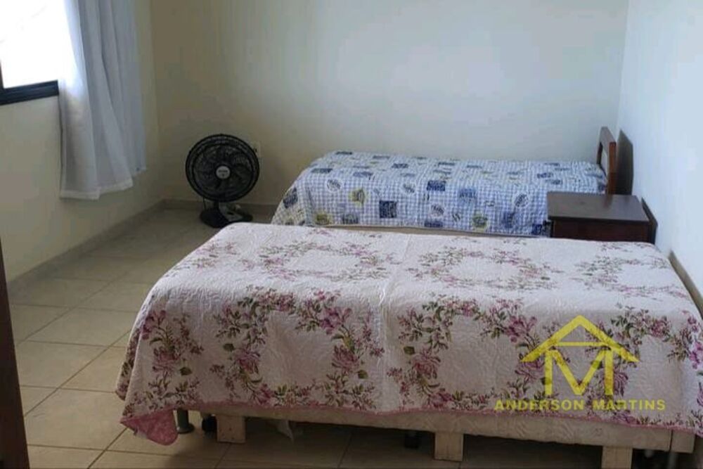 Casa à venda com 4 quartos, 600m² - Foto 2