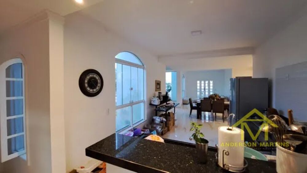 Casa, 4 quartos, 350 m² - Foto 1