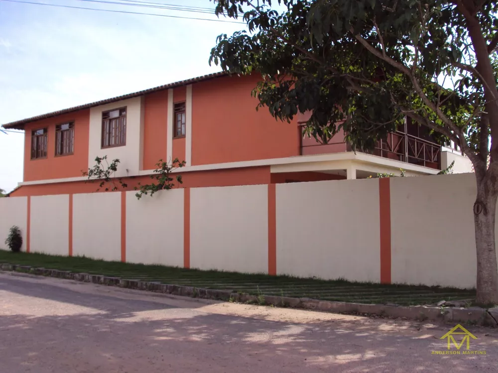 Casa à venda com 5 quartos, 300m² - Foto 1