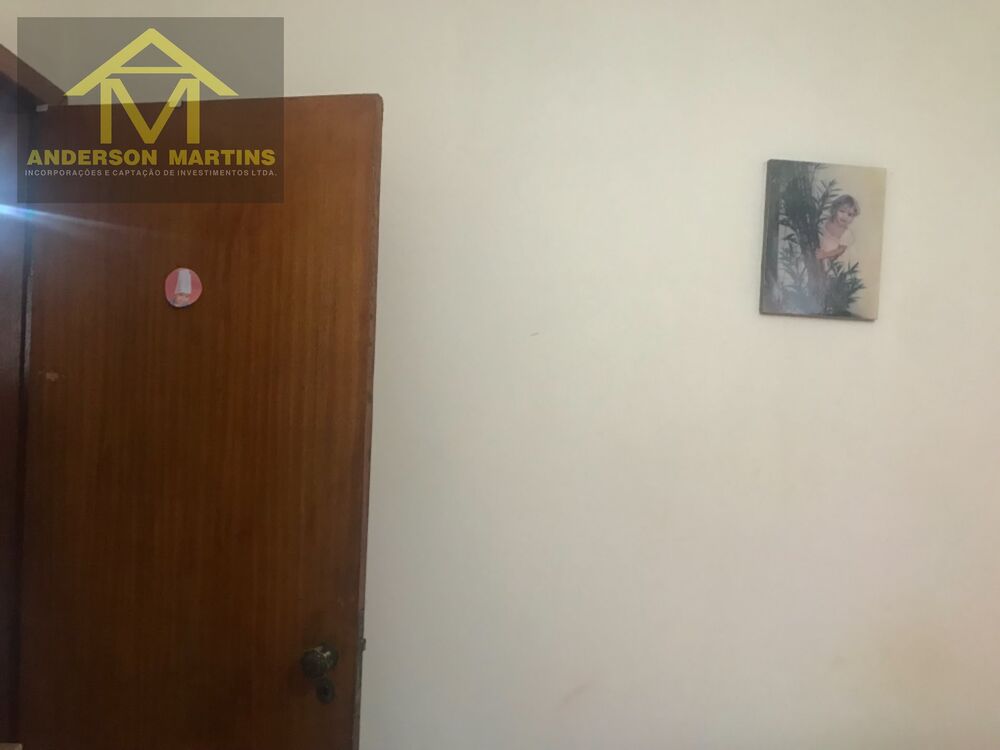 Casa à venda com 3 quartos, 250m² - Foto 2