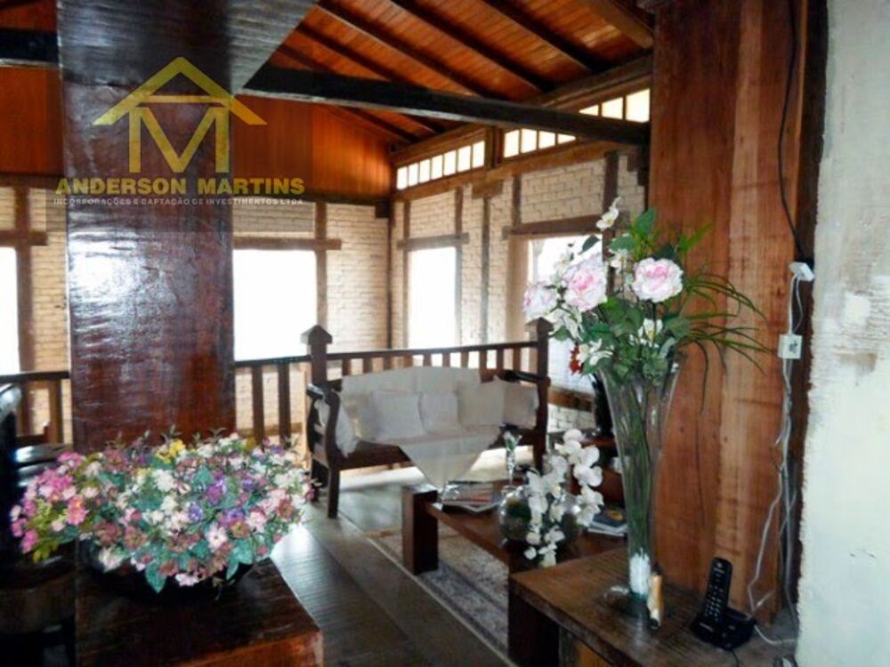 Casa à venda com 3 quartos, 800m² - Foto 2