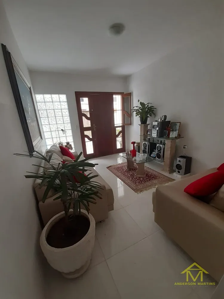 Casa, 4 quartos, 220 m² - Foto 1