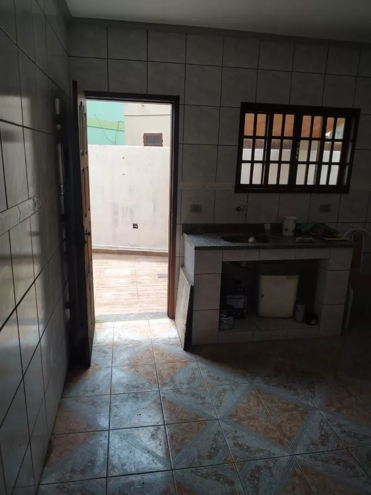 Casa à venda com 2 quartos, 80m² - Foto 3