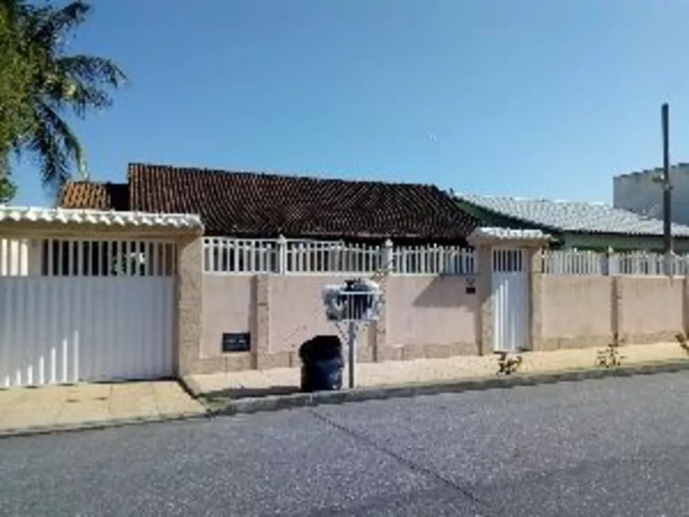 Casa, 4 quartos, 240 m² - Foto 1