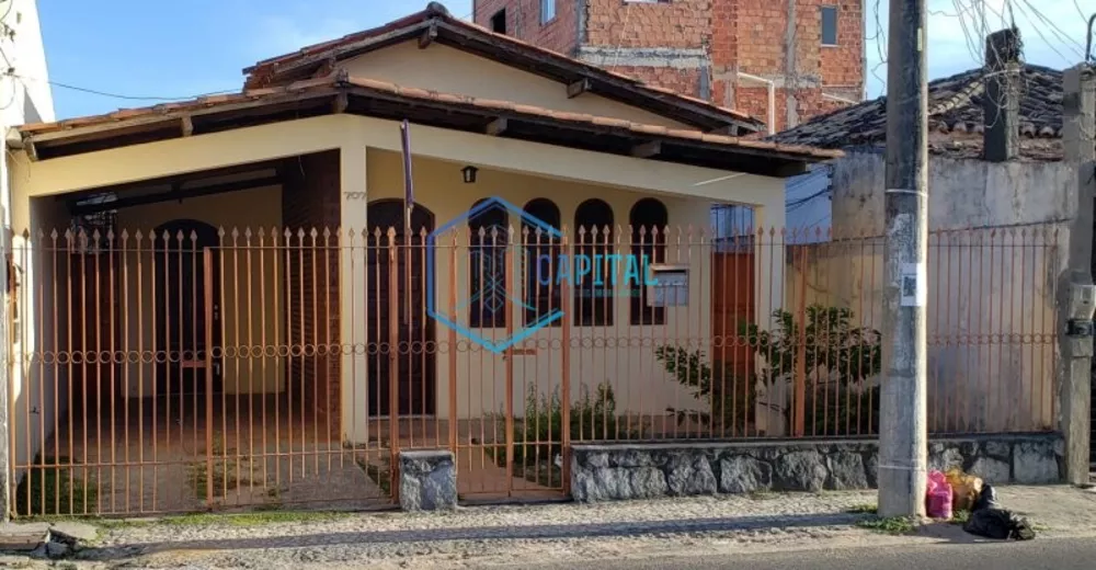 Casa à venda com 3 quartos, 298m² - Foto 1