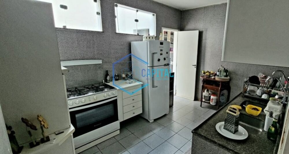 Casa à venda com 4 quartos, 300m² - Foto 5