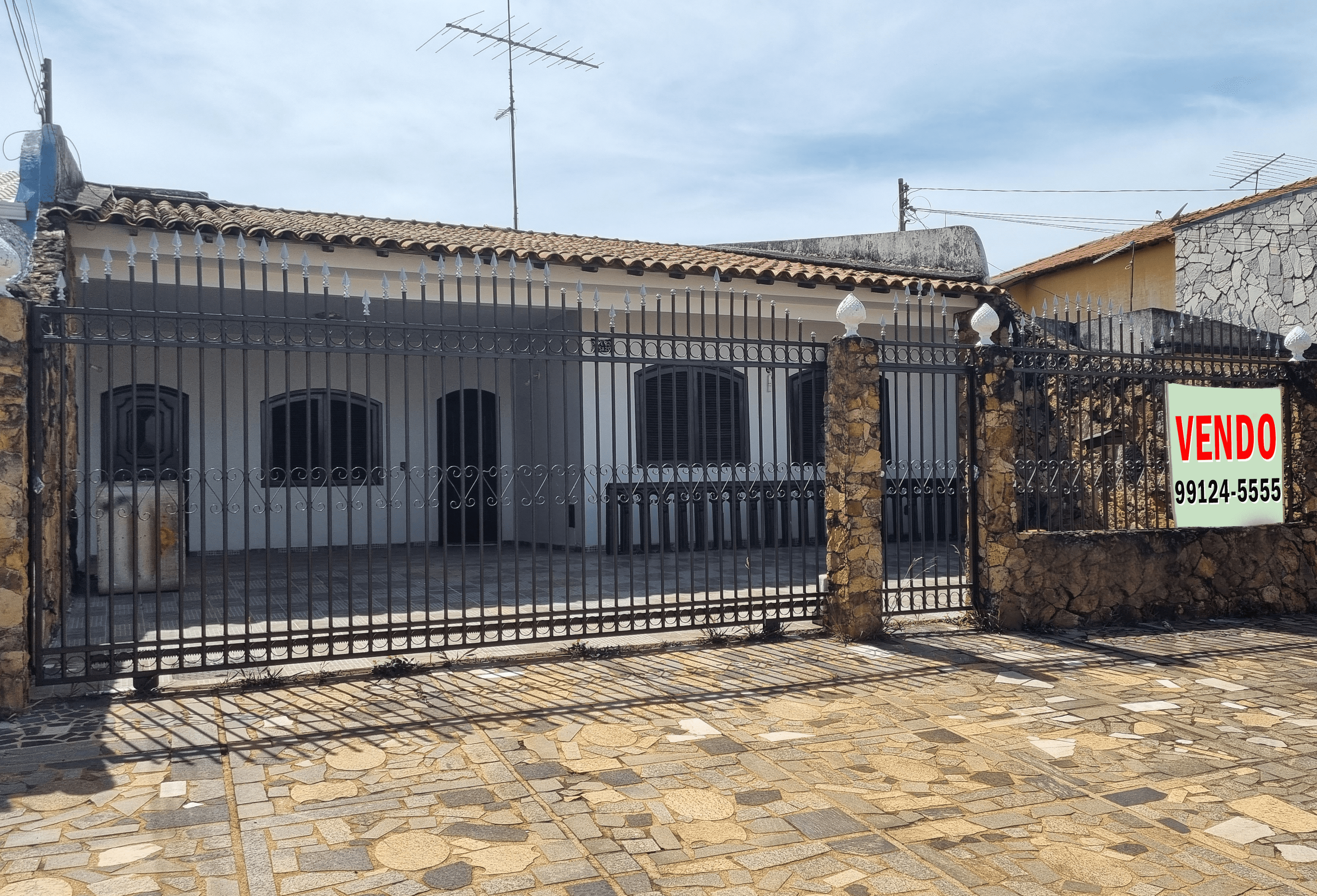 Casa à venda com 5 quartos, 400m² - Foto 1