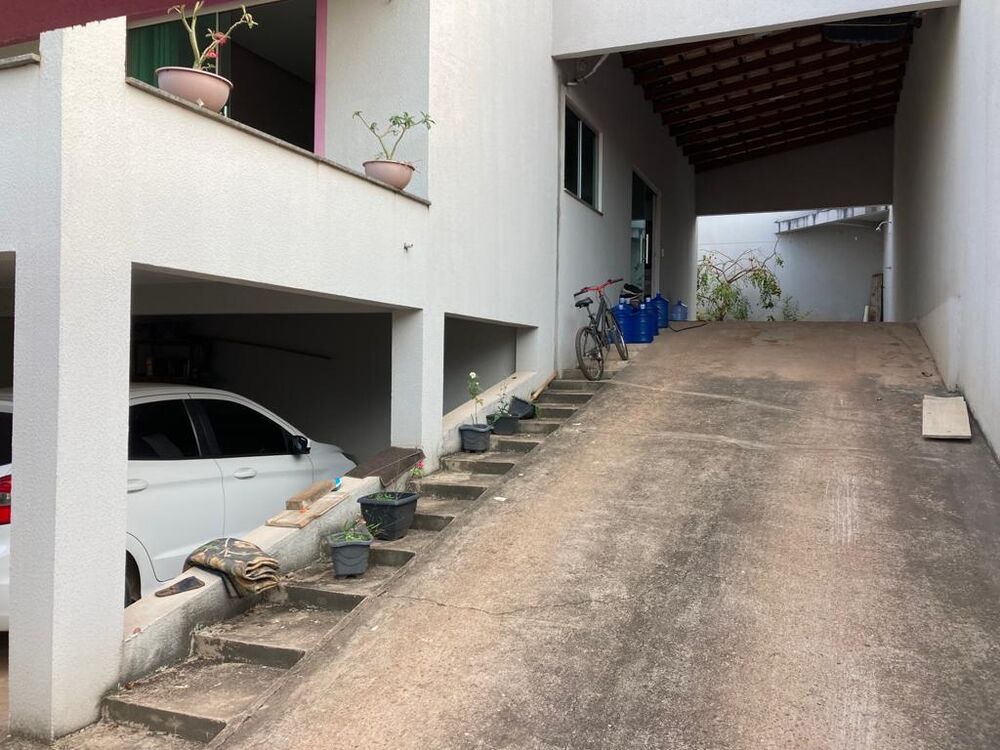 Casa à venda com 3 quartos, 253m² - Foto 2