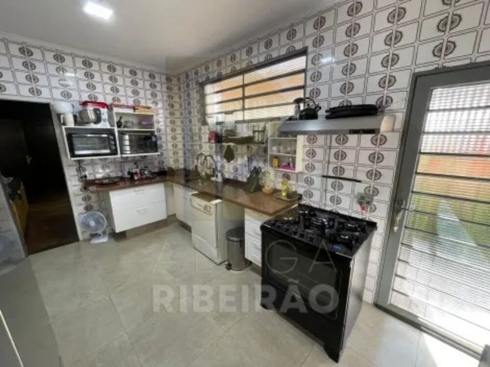 Casa para alugar com 5 quartos, 298m² - Foto 24