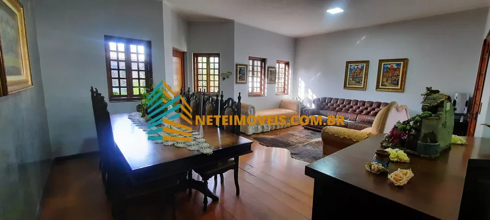 Casa à venda com 3 quartos, 312m² - Foto 1