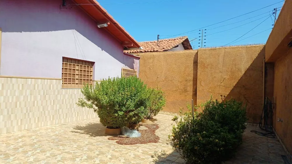 Casa à venda com 4 quartos, 200m² - Foto 2