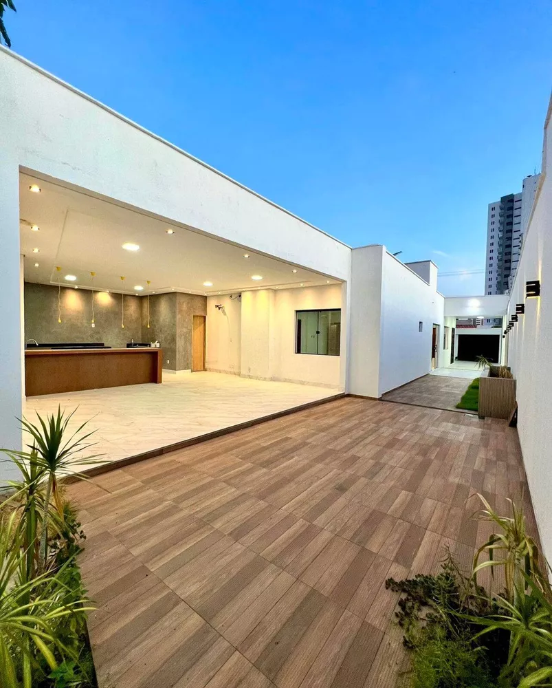 Casa à venda com 4 quartos, 300m² - Foto 1