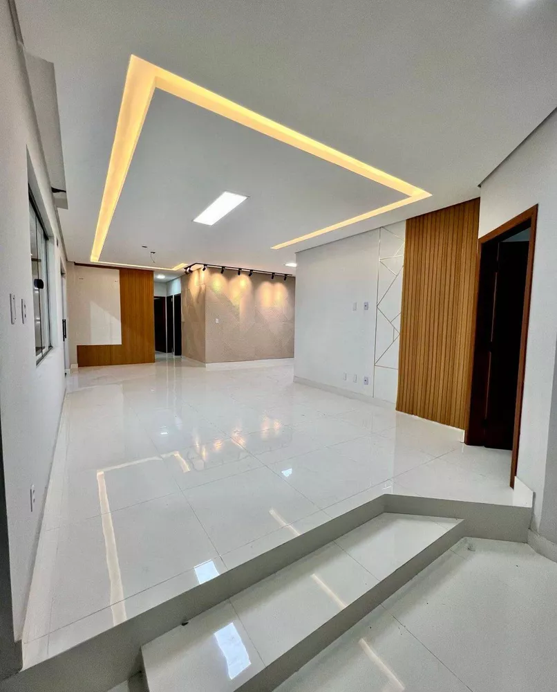 Casa à venda com 4 quartos, 300m² - Foto 2