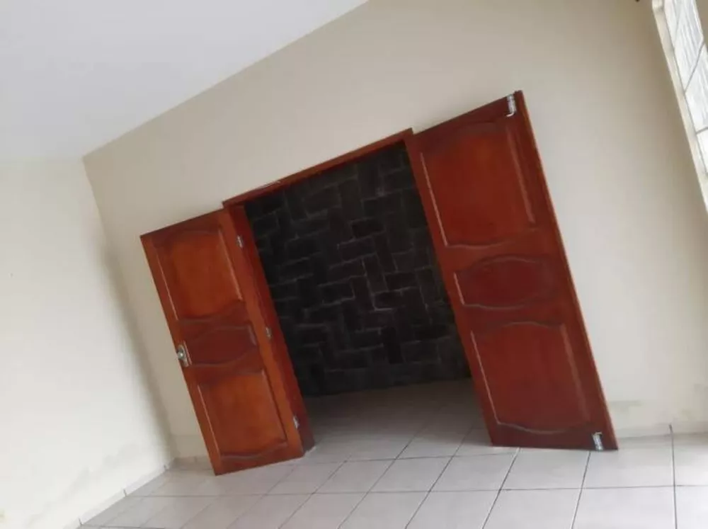 Casa à venda com 3 quartos, 156m² - Foto 1