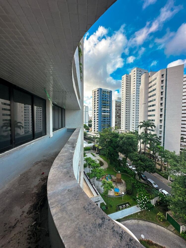 Apartamento à venda com 4 quartos, 254m² - Foto 2
