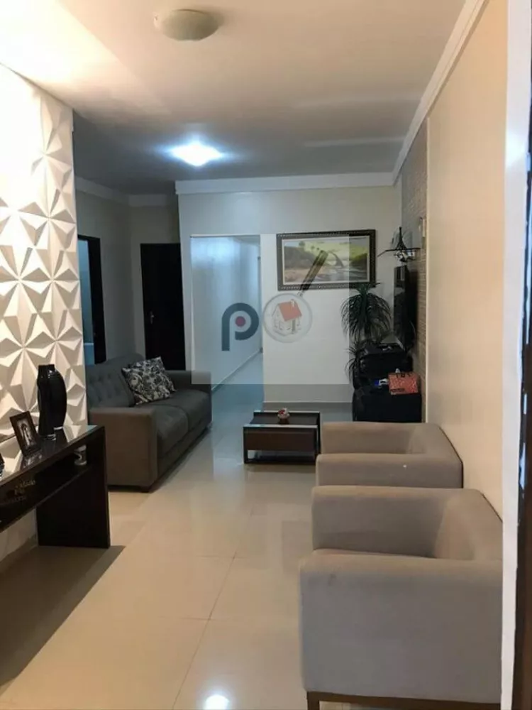 Casa à venda com 2 quartos, 80m² - Foto 1