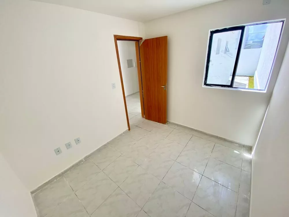 Casa à venda com 2 quartos, 55m² - Foto 4