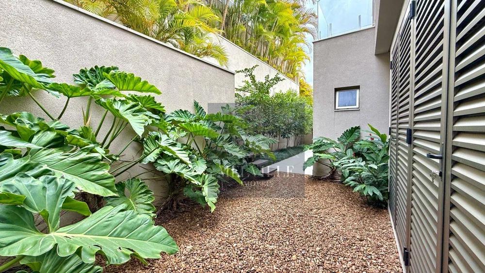 Sobrado, 4 quartos, 440 m² - Foto 1