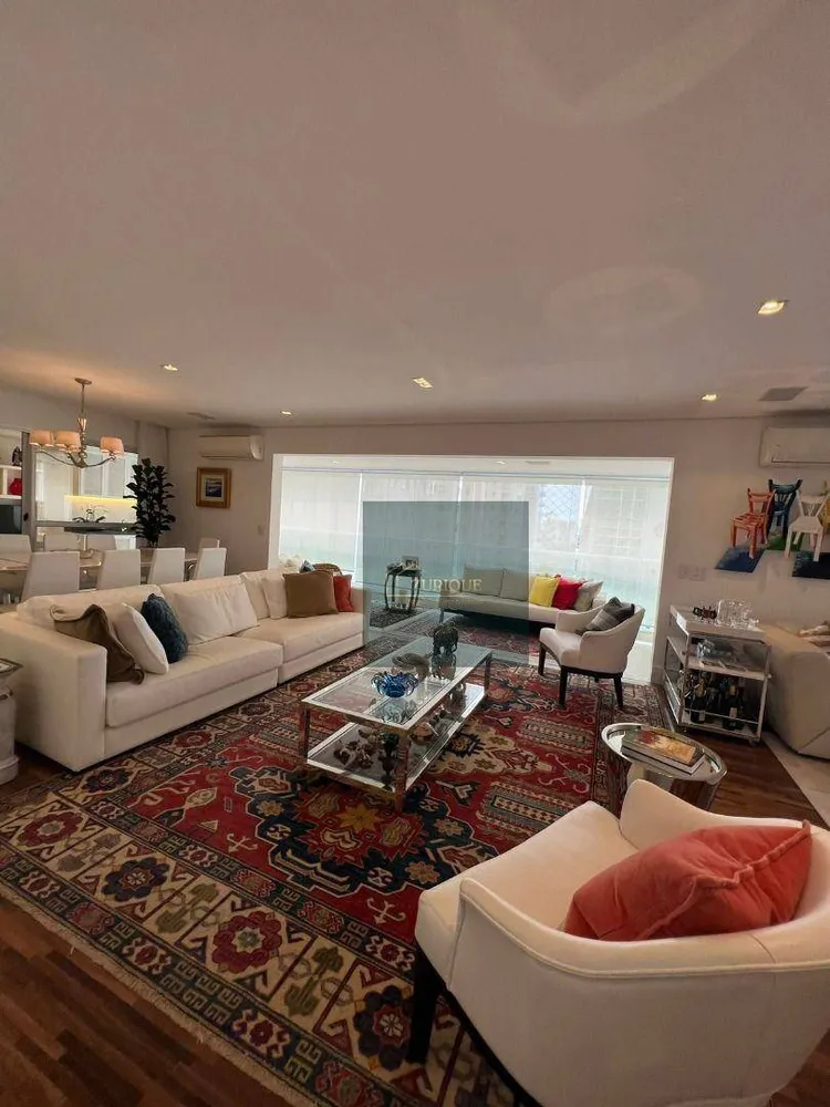 Apartamento, 3 quartos, 246 m² - Foto 1