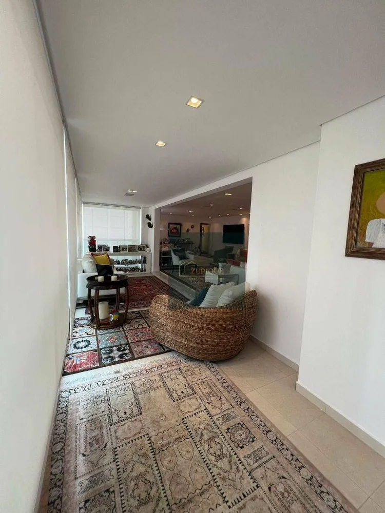 Apartamento, 3 quartos, 246 m² - Foto 2