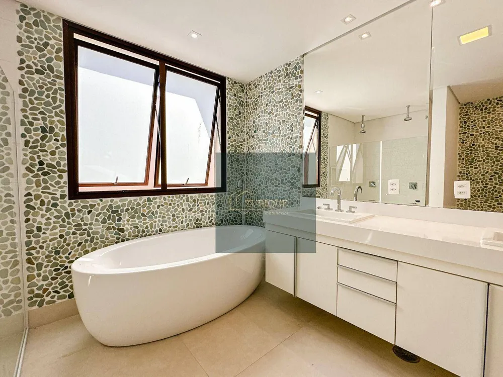 Sobrado, 5 quartos, 520 m² - Foto 1