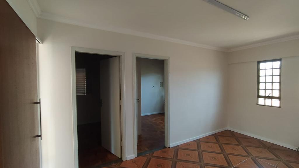 Casa à venda com 4 quartos, 157m² - Foto 3