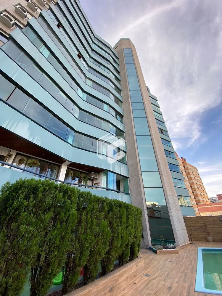 Apartamento, 4 quartos, 241 m² - Foto 1
