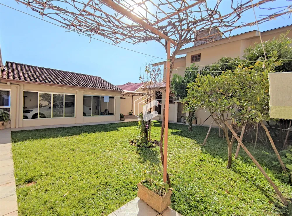 Casa, 4 quartos, 231 m² - Foto 1