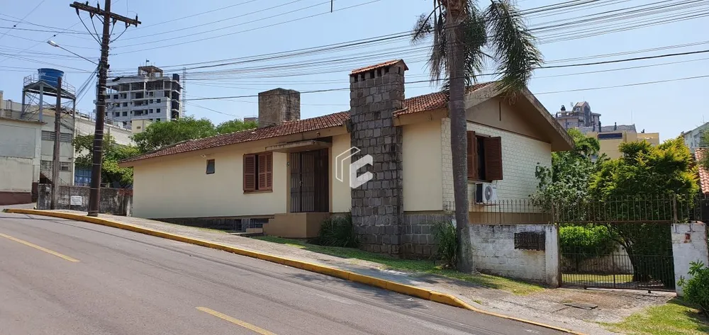 Casa, 5 quartos, 236 m² - Foto 1