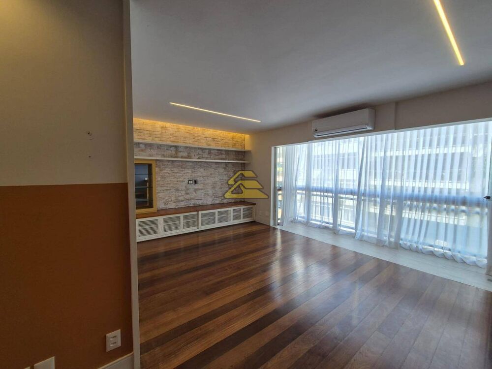 Apartamento à venda com 3 quartos, 140m² - Foto 1