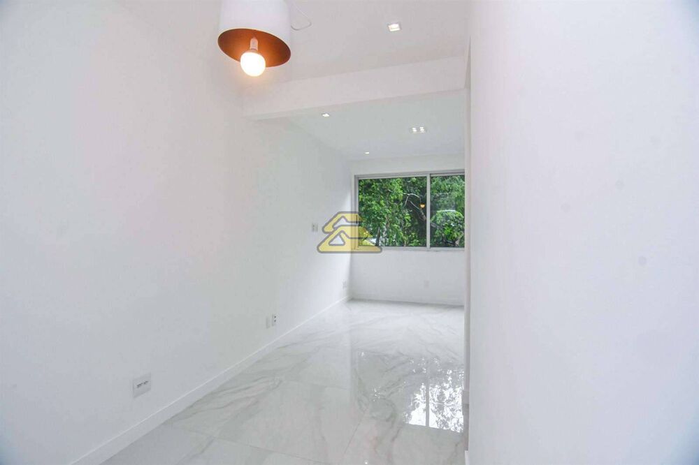 Apartamento à venda com 2 quartos, 64m² - Foto 2