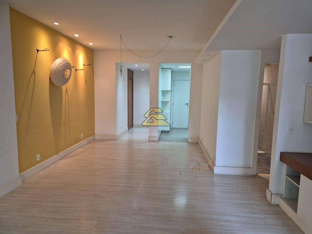 Apartamento à venda com 3 quartos, 125m² - Foto 2