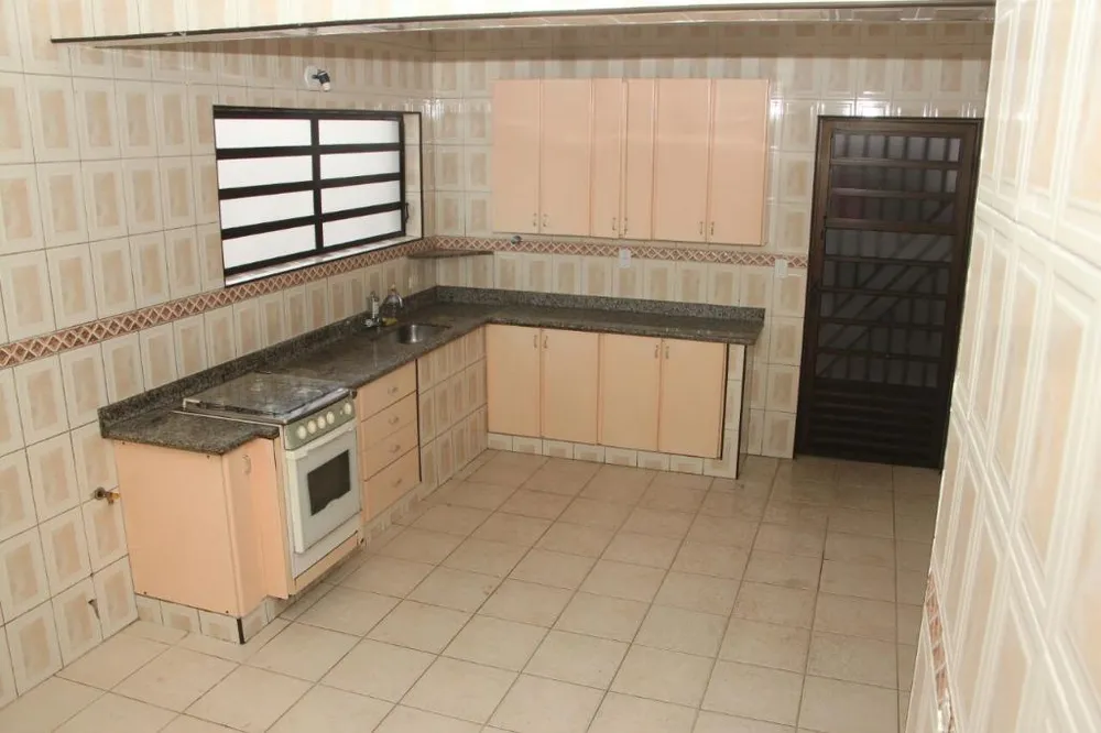 Casa, 3 quartos, 200 m² - Foto 1