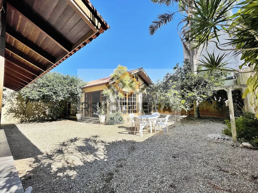 Casa, 5 quartos, 330 m² - Foto 1