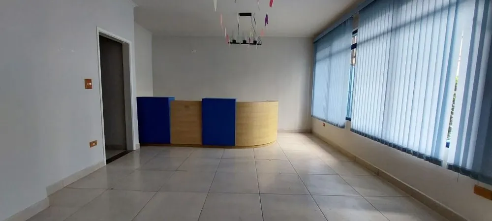 Casa, 3 quartos, 222 m² - Foto 2