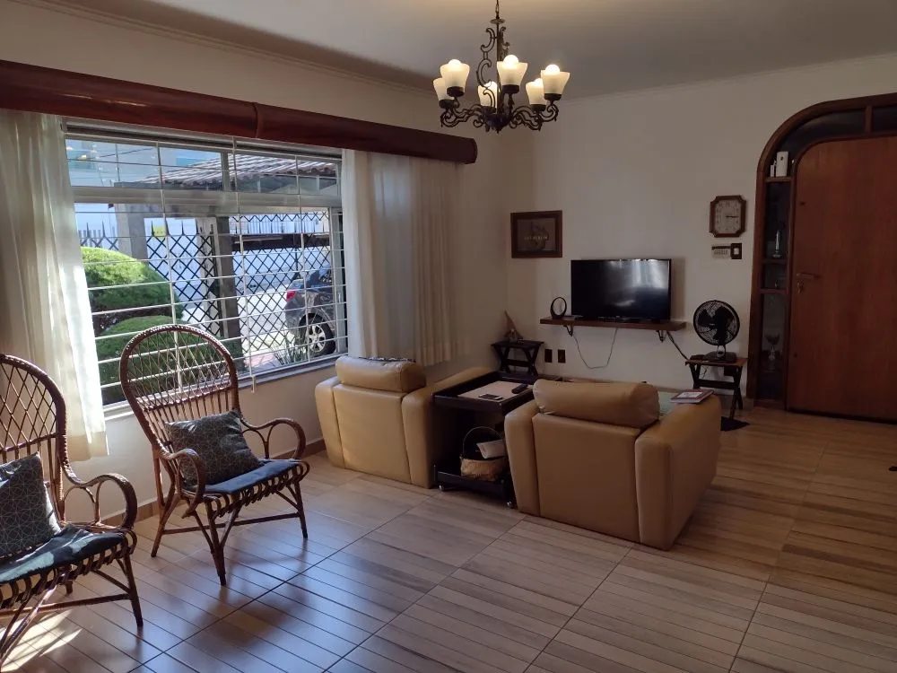 Casa, 3 quartos, 229 m² - Foto 1