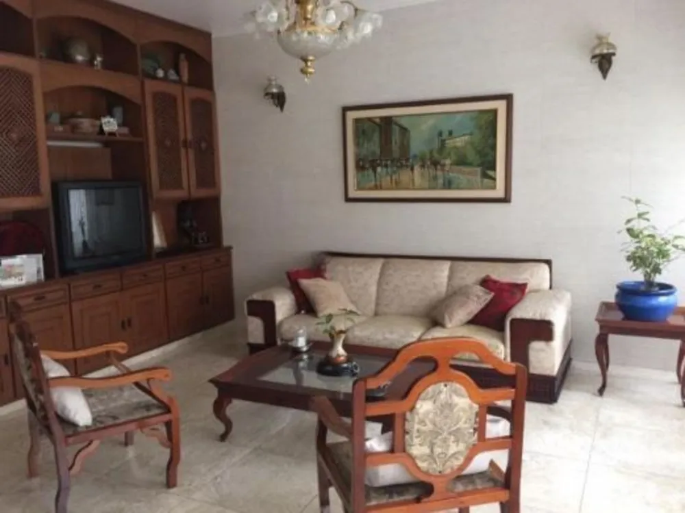 Casa, 3 quartos, 230 m² - Foto 1