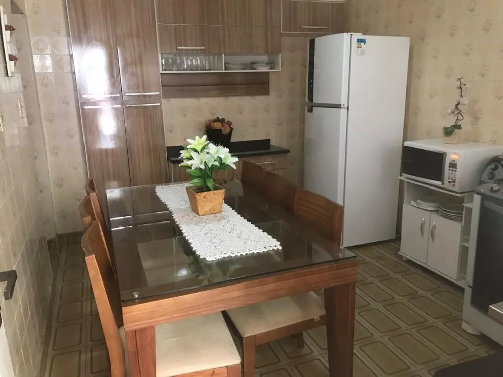 Casa, 3 quartos, 209 m² - Foto 1