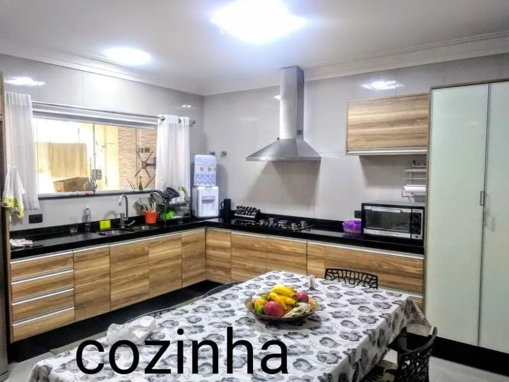 Sobrado, 3 quartos, 268 m² - Foto 2