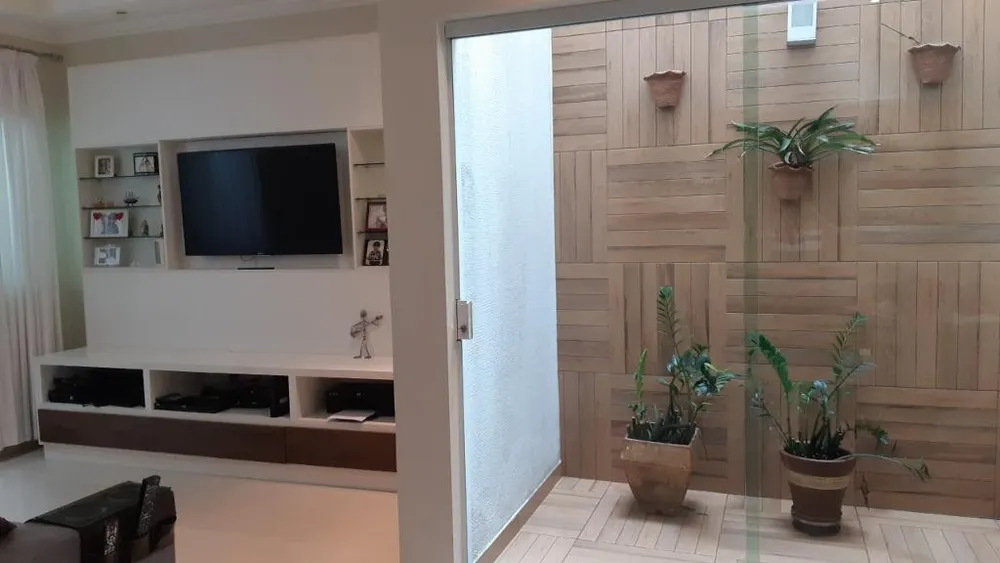 Sobrado, 3 quartos, 221 m² - Foto 1