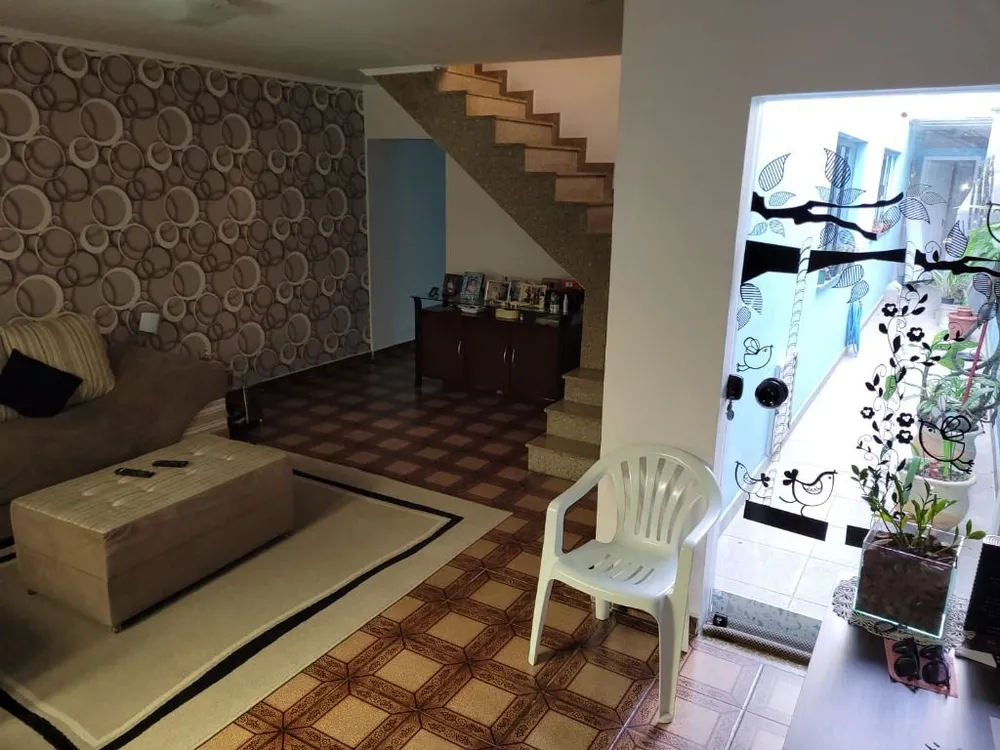 Sobrado, 3 quartos, 228 m² - Foto 2