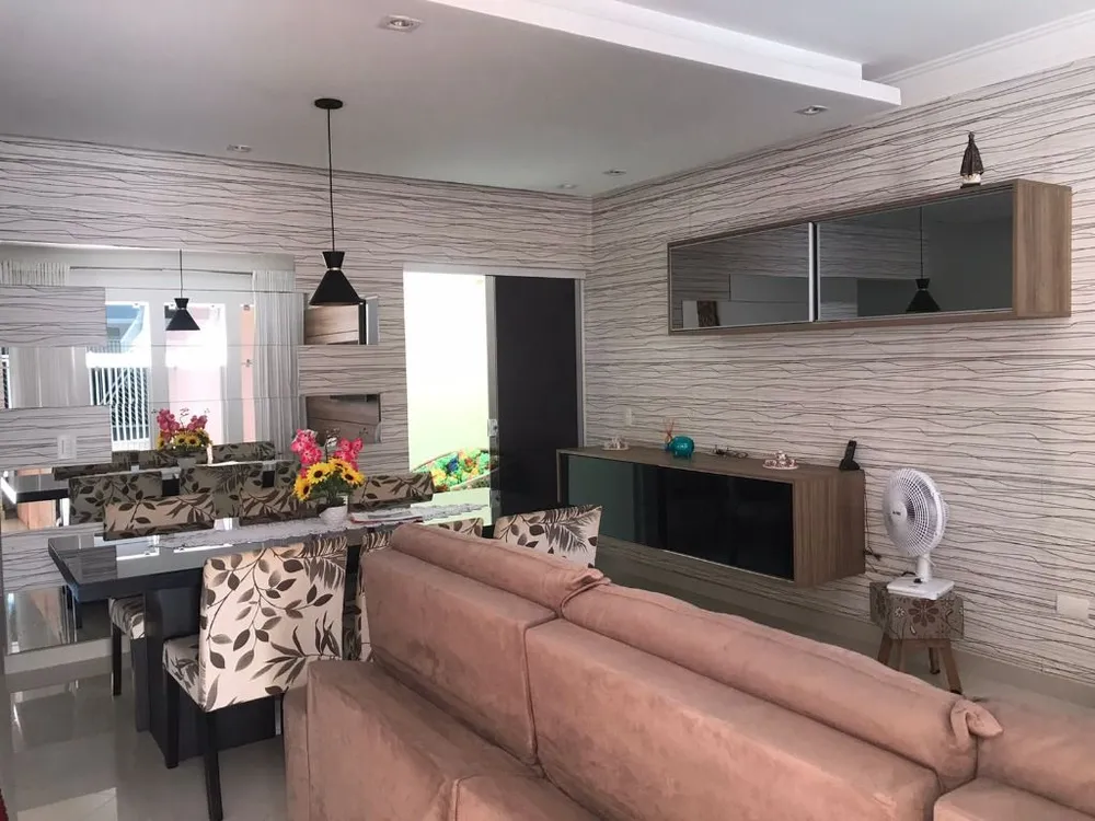 Sobrado, 3 quartos, 1803 m² - Foto 1