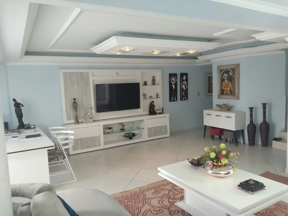 Sobrado, 3 quartos, 325 m² - Foto 1