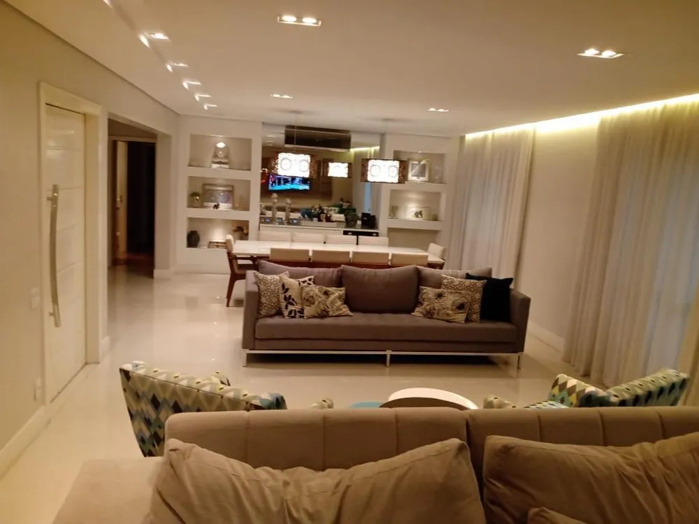 Apartamento, 3 quartos, 244 m² - Foto 1