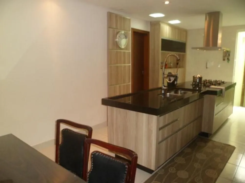 Casa, 5 quartos, 234 m² - Foto 3