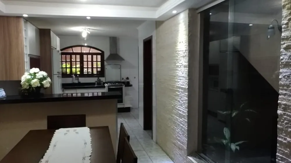 Sobrado, 3 quartos, 198 m² - Foto 2