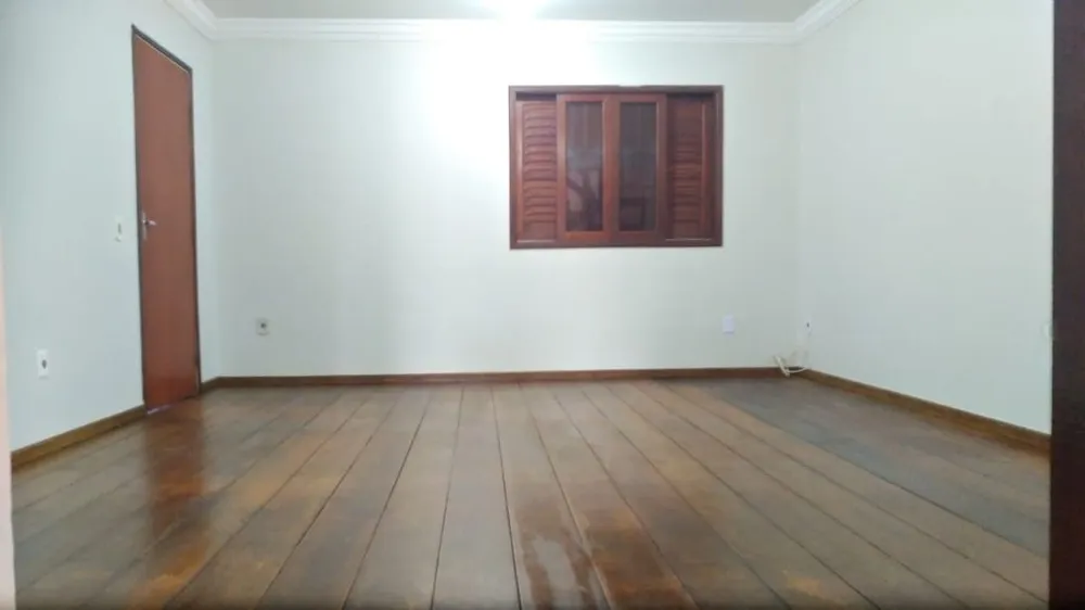 Casa, 5 quartos, 244 m² - Foto 1