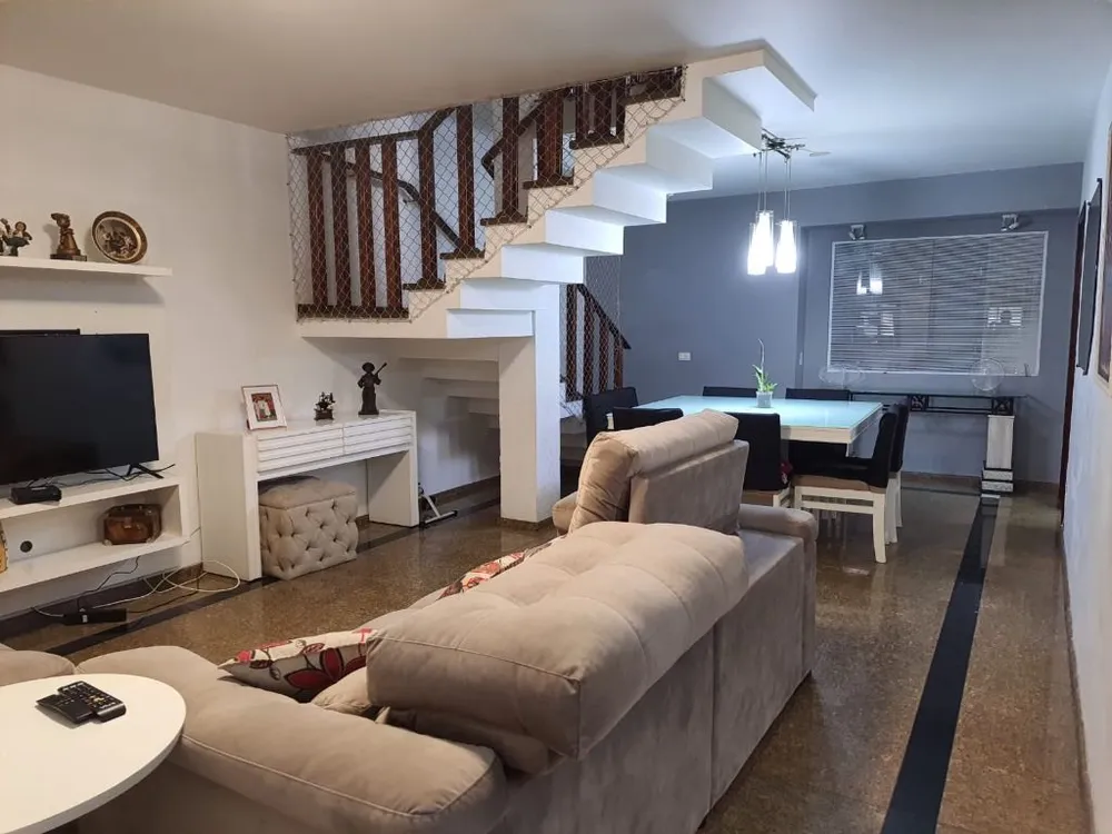 Sobrado, 3 quartos, 270 m² - Foto 1